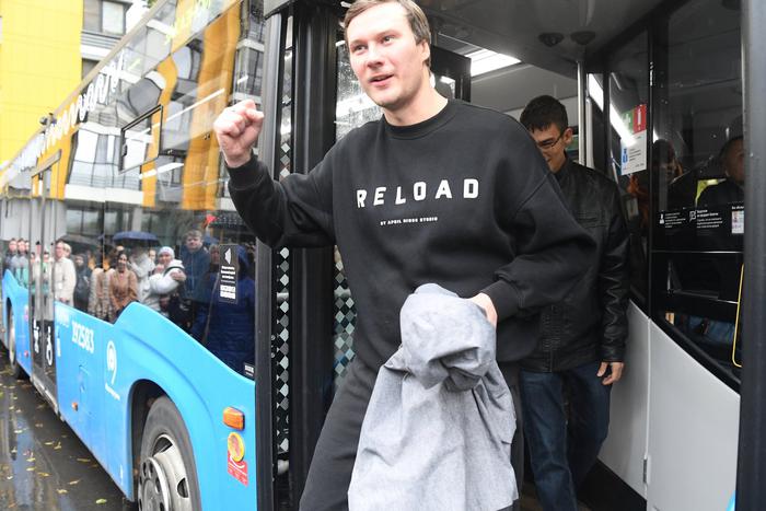 К столичным военкоматам прибывают мобилизованные граждане, отслужившие в армии и имеющие боевой опыт