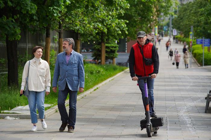 Самокатчикам не дадут разогнаться. В Москве всё больше зон замедленного движения