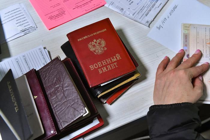 Сотрудника призвали на военную службу. Как поступить работодателю