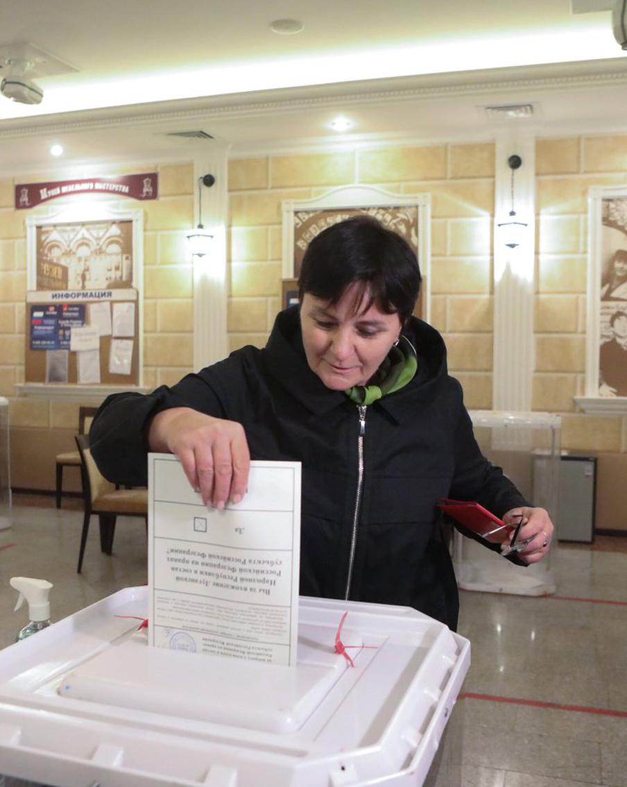 Итоги референдумов по вопросу вхождения в РФ новых субъектов подведены. Группа наблюдателей признала, что никаких нарушений в процессе голосования не было