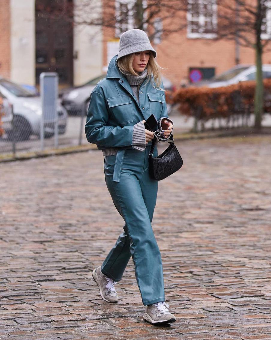 В холодное время года нет ничего лучше тёплого уютного свитера.