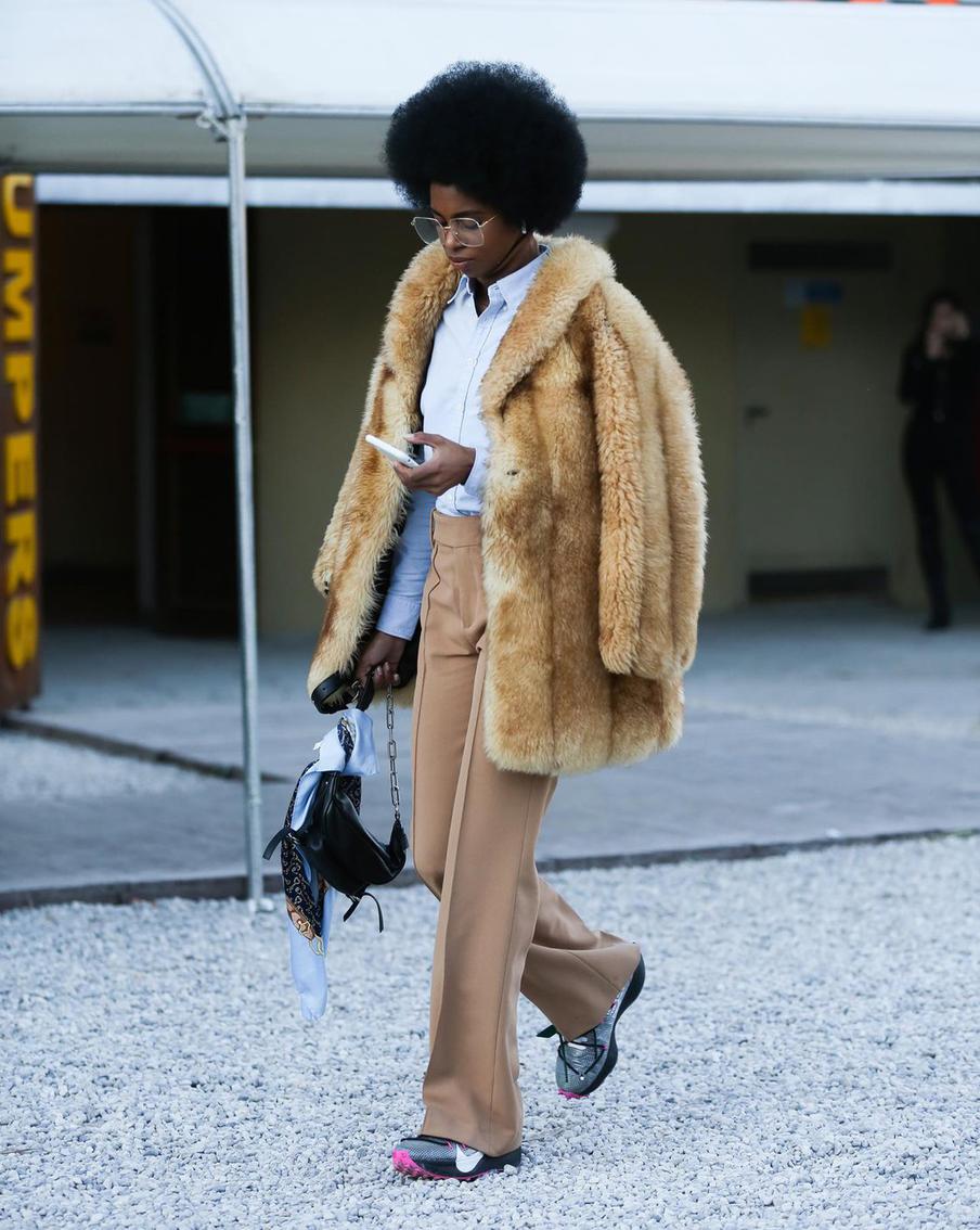 При выборе шубы ориентируйтесь на натуральные оттенки.