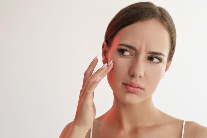 Кожа тела шелушится, зудит и чешется? Побороть её сухость поможет правильный уход