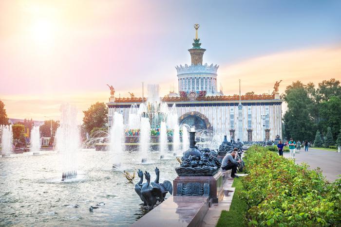 Фонтаны заканчивают свой рабочий сезон в Москве. И готовятся к "зимней спячке"