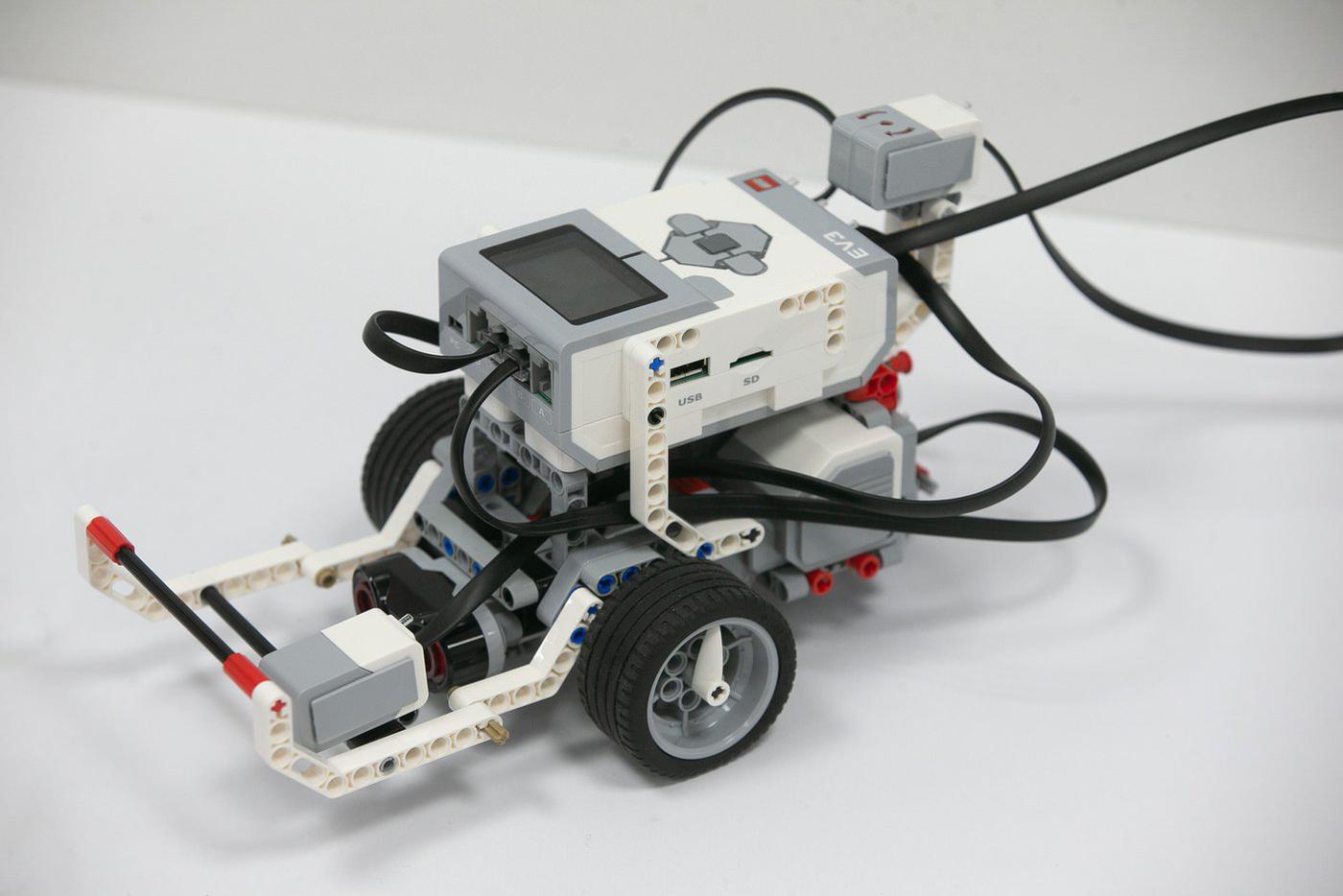 Роботы-машинки, конечно, популярны у мальчишек