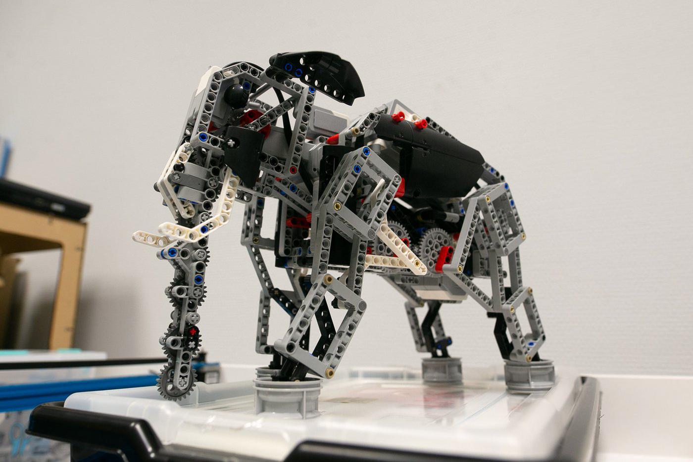  Чтобы собрать такого робота...надо быть ребенком 21 века