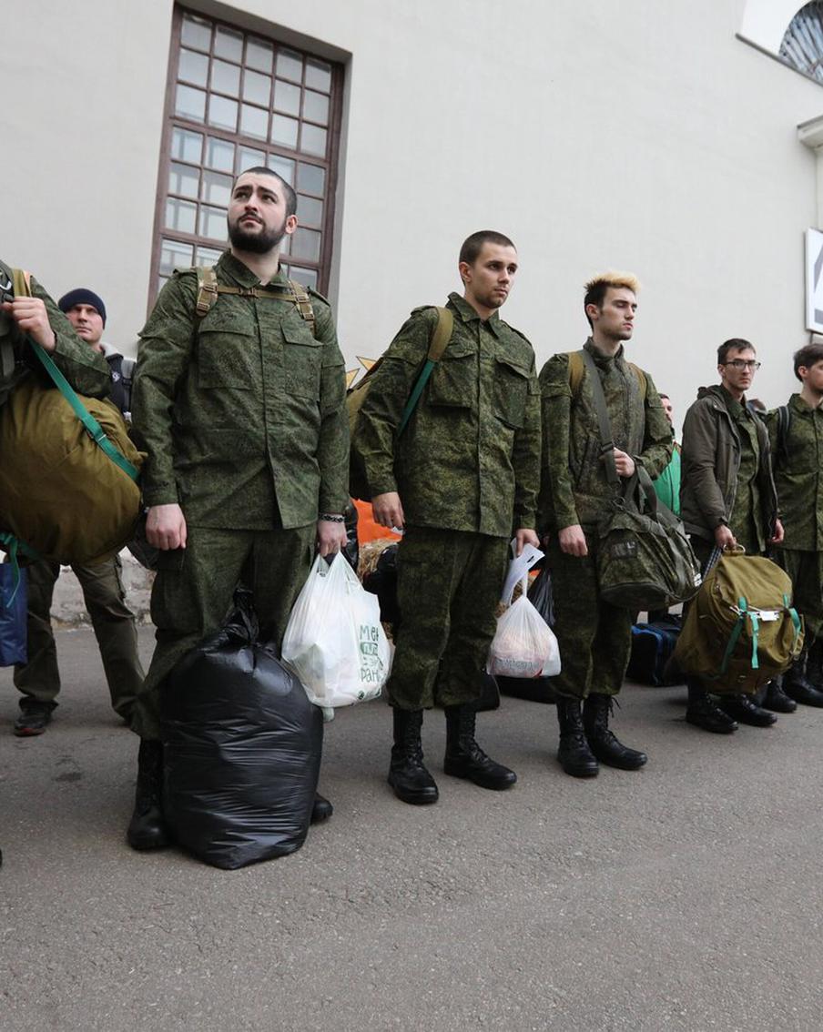 Добровольны идут в пункт мобилизации. Потому что считают своим долгом Родину защищать