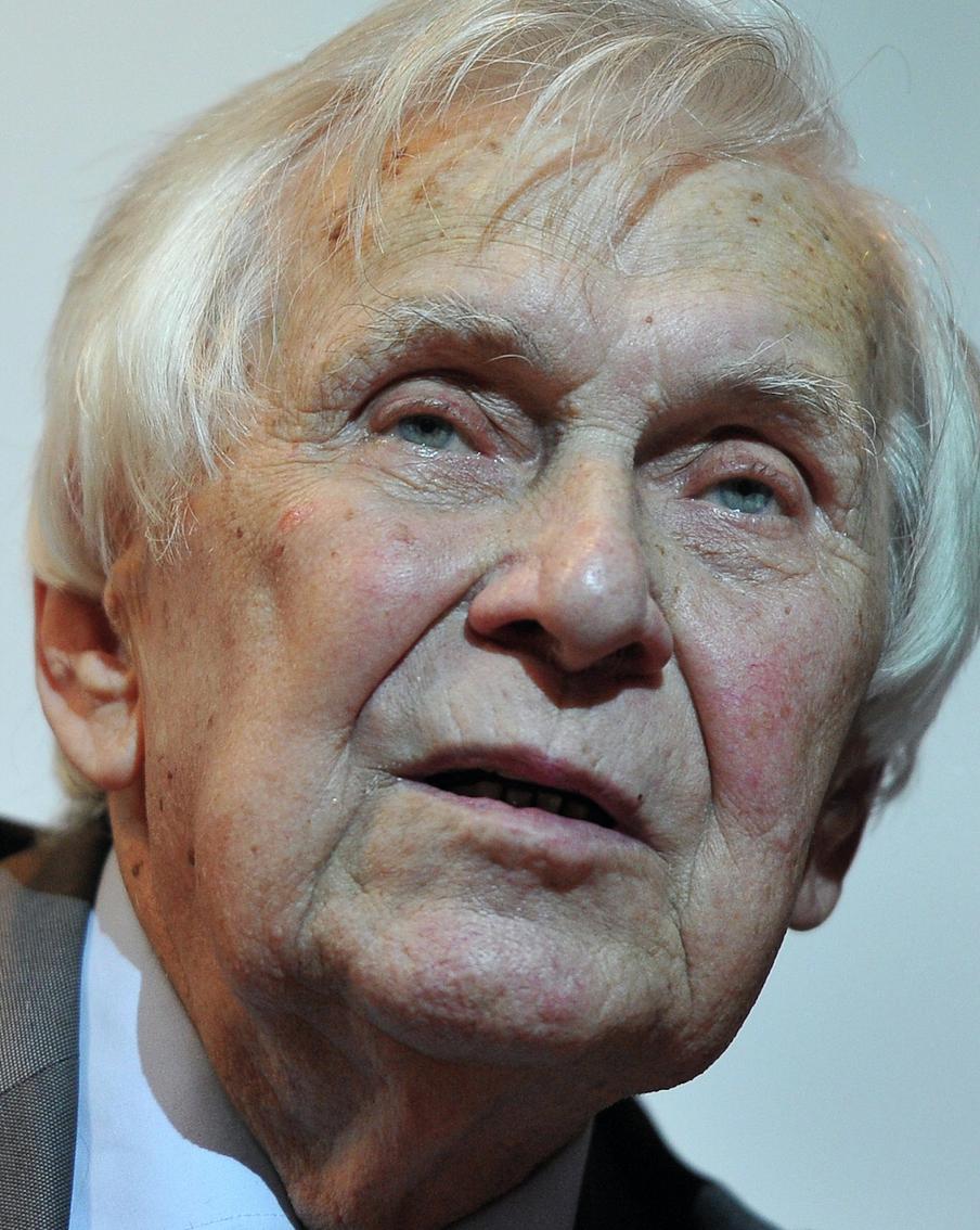 Юрий Соломин рассказал о киносъёмках с Николаем Дупаком. Директор Театра на Таганке спас артистов во время репетиции "Гамлета"