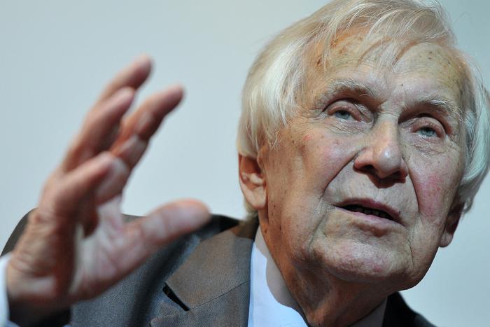 Юрий Соломин рассказал о киносъёмках с Николаем Дупаком. Директор Театра на Таганке спас артистов во время репетиции "Гамлета"