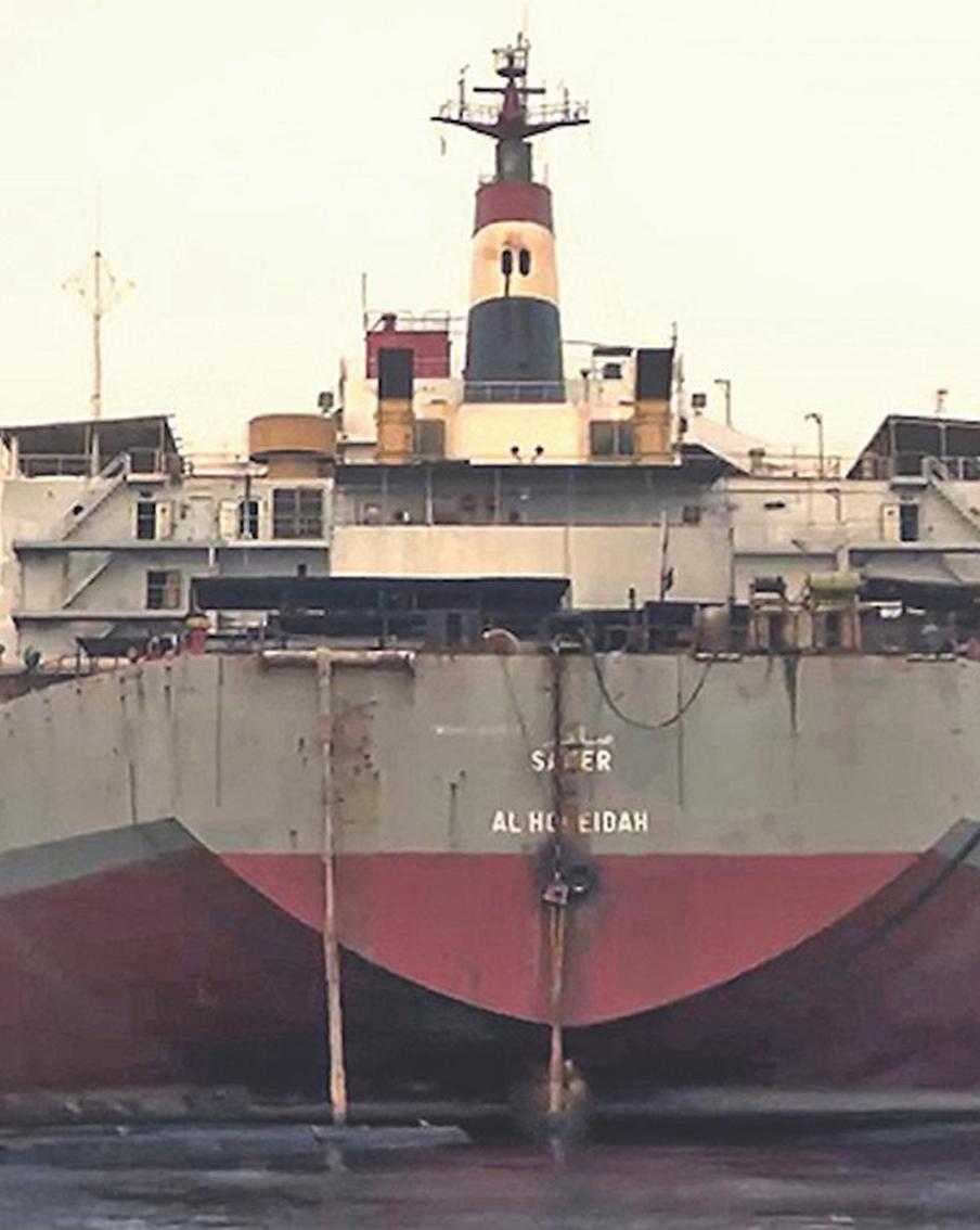 Брошенный йеменской нефтяной компанией танкер может стать причиной гигантской экологической катастрофы