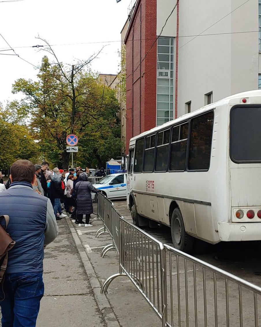 Жители столицы приходят в мобилизационные пункты без страха и желая выполнить свой долг перед Родиной