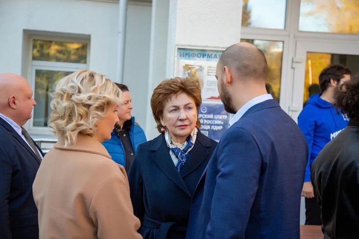 С любовью и теплом. В Москве организовали передачу сезонной обуви для детей в Донецкую Народную Республику