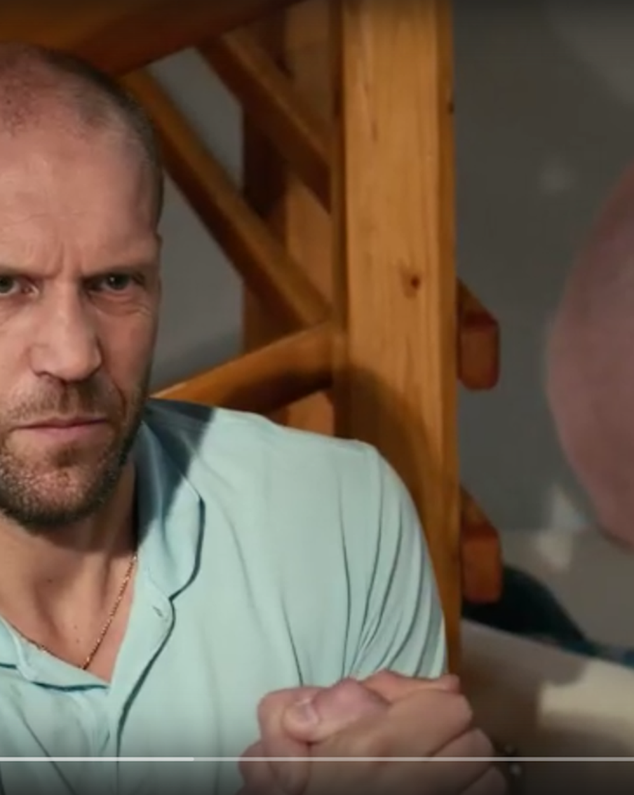 Джейсон Стэйтем перебрался в Россию. В Сети набирает популярность сериал "ПМЖейсон", созданный при помощи технологии Deepfake