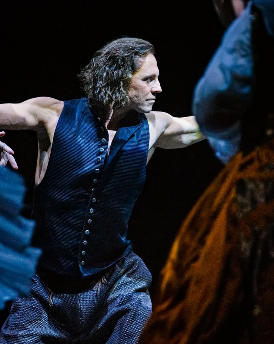 Сходили на спектакль "Леонардо" Юрия Грымова. Он – о гении эпохи Возрождения