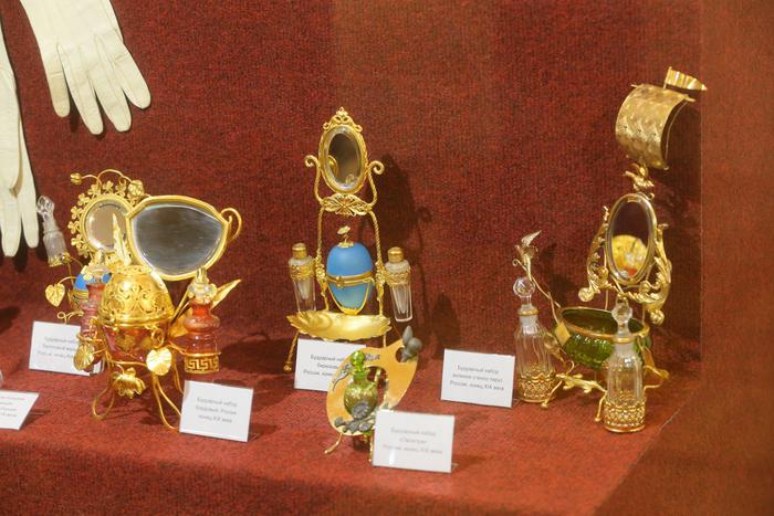 Романовы предпочитали цветочные ароматы Ралле и Брокара: что ещё можно увидеть на выставке исторической парфюмерии