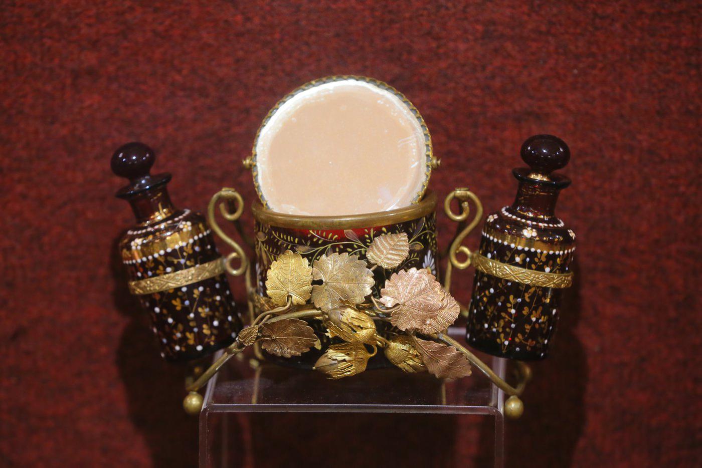 Позволить себе будуарный набор могли только знатные и богатые дамы.