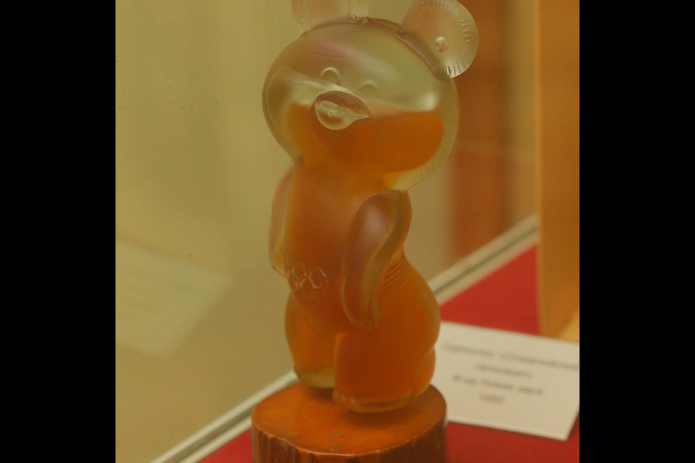 Флакон-мишка появился в честь Олимпиады-80.