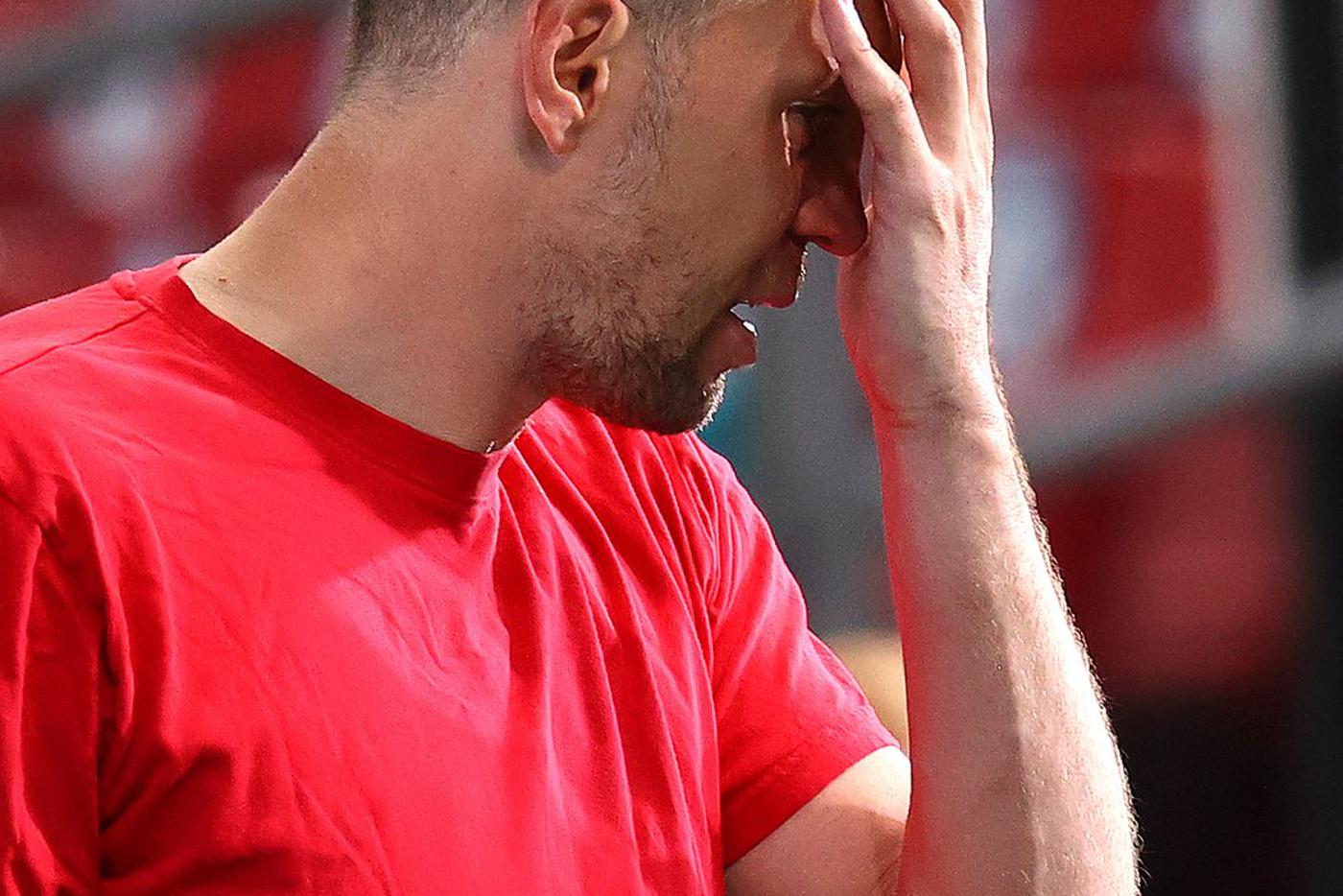 Артём Дзюба оккупировал скамейку: кто виноват и что делать?