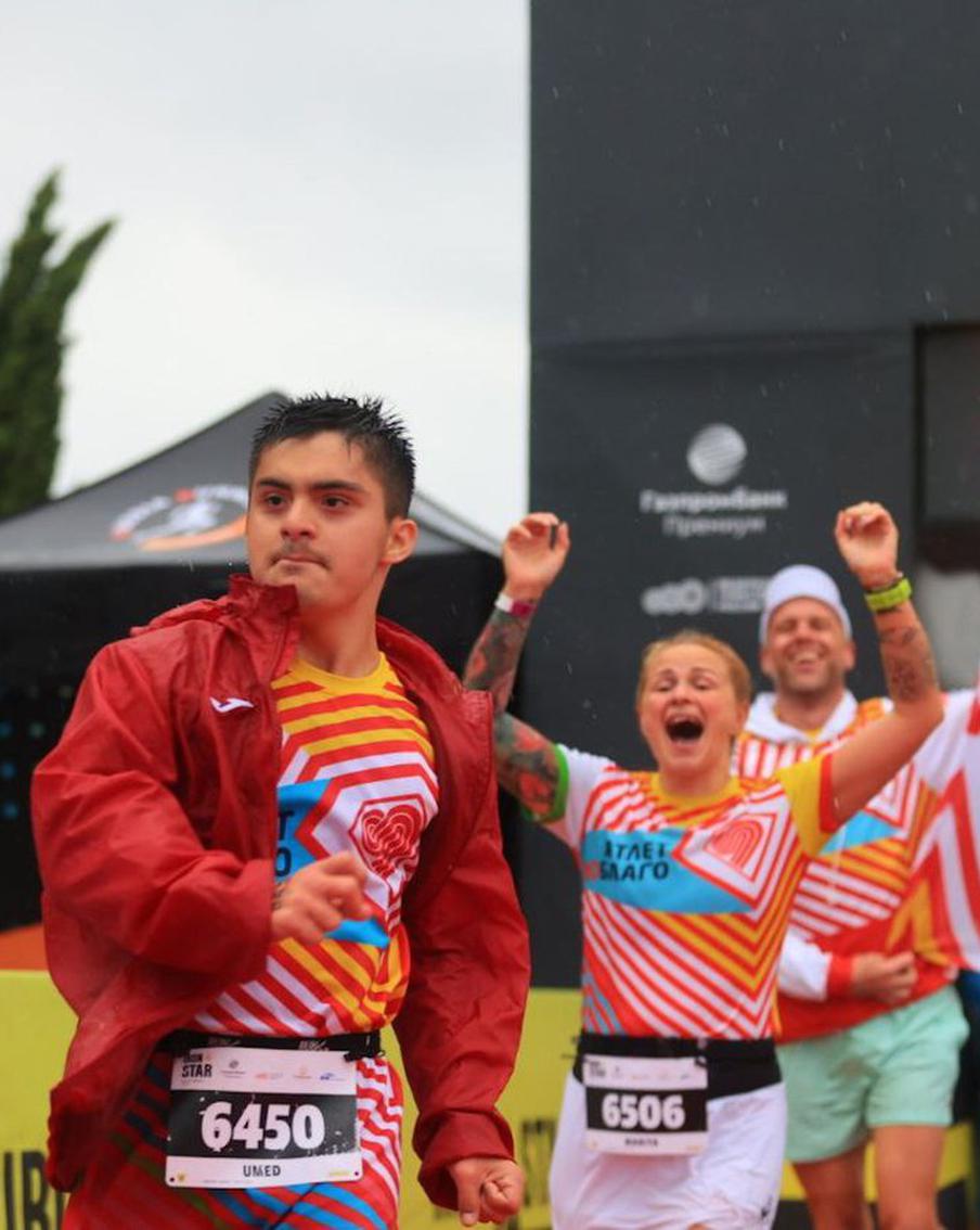 Спортсмен с синдромом Дауна совершил настоящий подвиг. 16-летний москвич превзошел всех на соревнованиях по триатлону