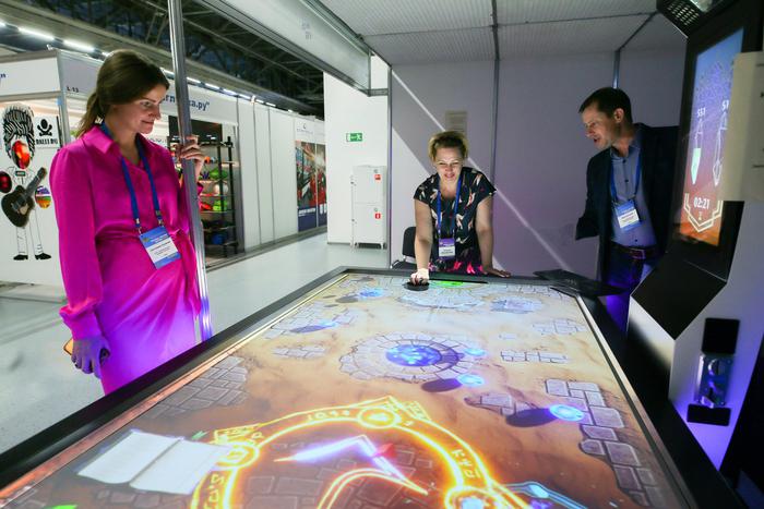 Чудо-аэрохоккей и Frozen-шутер: Metro испытало игровые автоматы будущего