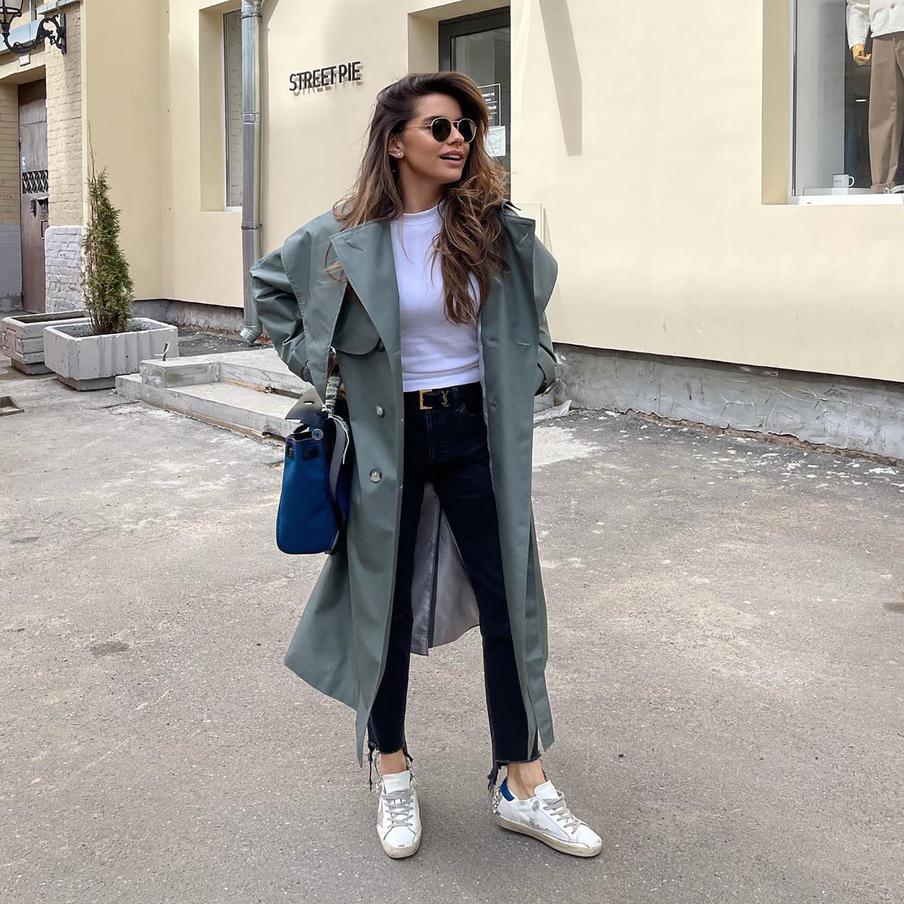 Объёмные модели плащей позволяют носить их до самых заморозков – достаточно лишь одеваться многослойно.