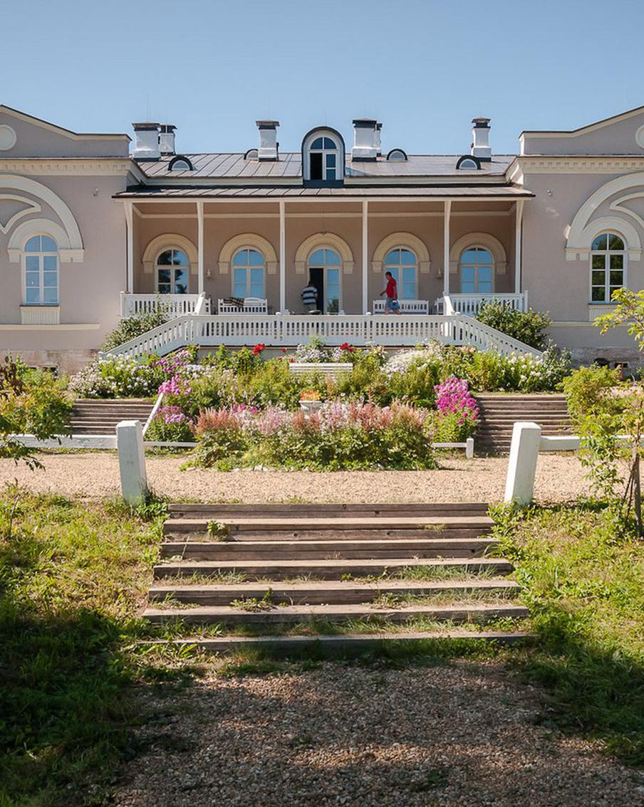 Встретить потомка Римского-Корсакова за роялем и увидеть бюст авторства Мухиной: открываем цикл "Дворянское гнездо"