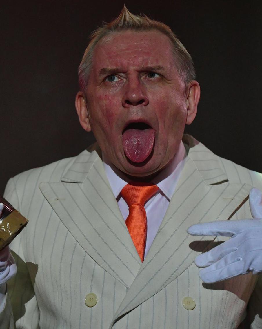 "Мне нравятся роли без слов". Поговорили с героем картины "Сказка для старых" Олегом Гаркушей