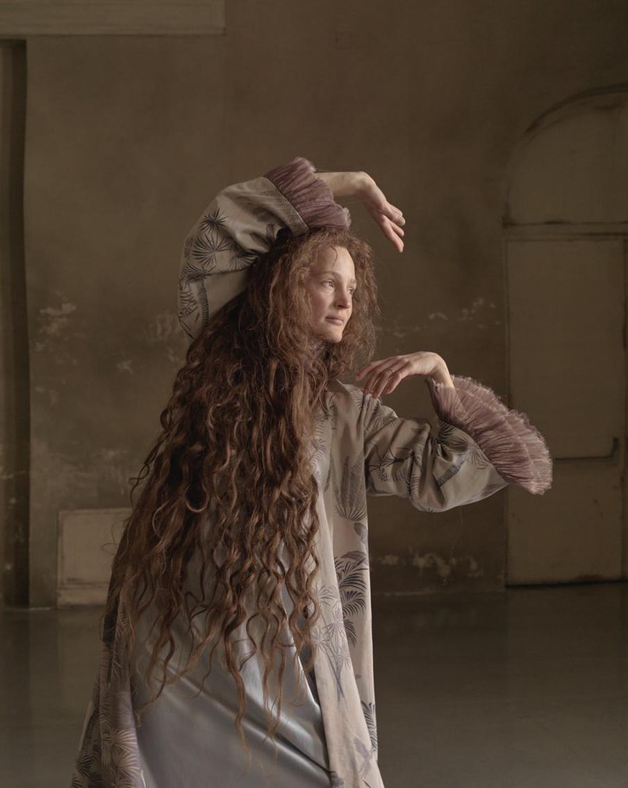 Императрица вводит тренд на молодость. В Москве прошла премьера фильма "Корсаж" об отменившей старость Елизавете Баварской