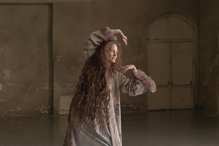 Императрица вводит тренд на молодость. В Москве прошла премьера фильма "Корсаж" об отменившей старость Елизавете Баварской