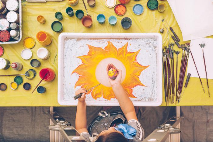 Сварить дома мыло или приготовить свечку в виде мороженого. Выбрали забавные мастер-классы, которые можно провести дома на осенних каникулах