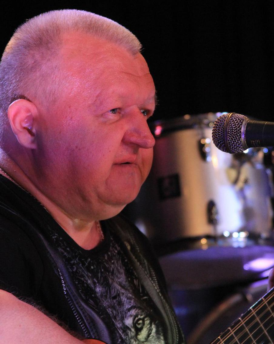 "Батарея, как тёплая друга рука, приветствует нас спозаранку": котельщик спел о своей работе