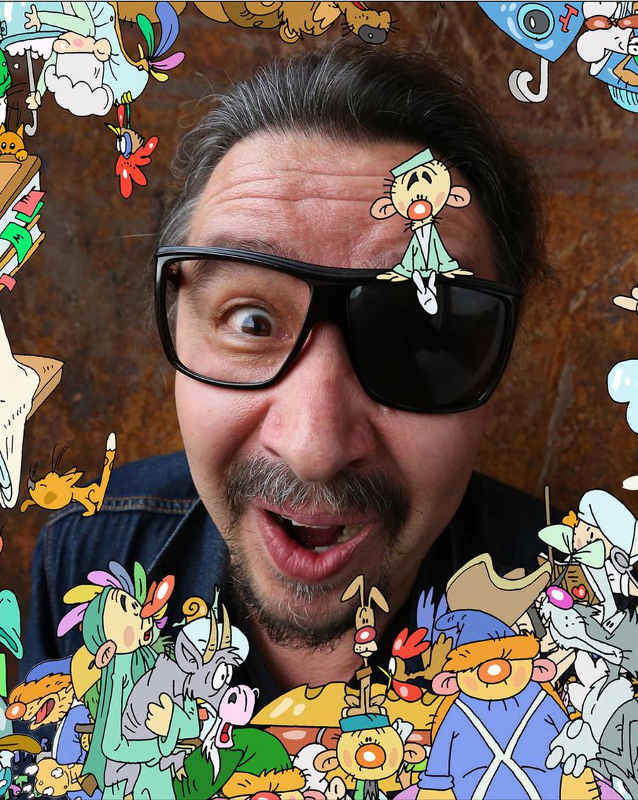 Аниматоры окружили себя воронами и зайцами. В столице открылась фотовыставка "Лики анимации"