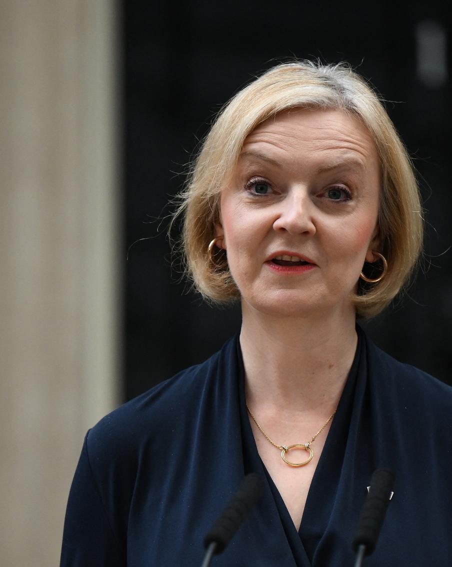 Эксперт объяснила, почему Лиз Трасс покинула пост премьер-министра Великобритании