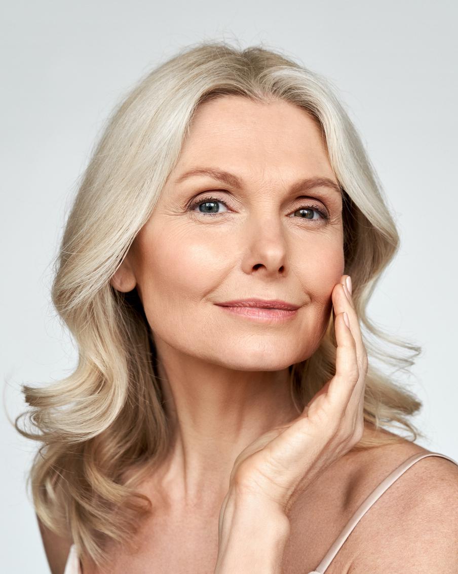 Макияж для возрастной кожи. Особенности и хитрости от визажиста