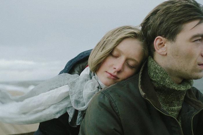 Первая любовь на берегу Белого моря. В кинопрокат выходит пронзительная драма "Велга"