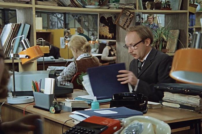 Лирическая комедия "Служебный роман" отмечает свой 45 день рождения. Metro решило составить правила пикапа, которые использовал главный герой картины