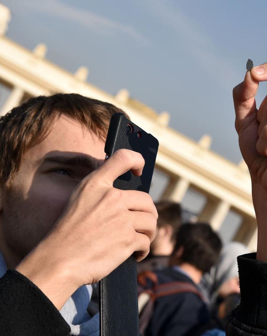 Корреспондент Metro понаблюдал за теми, кто наблюдал за солнечным затмением