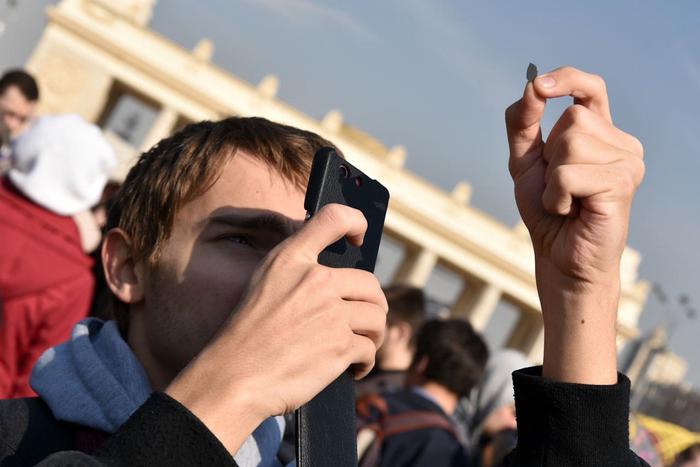 Корреспондент Metro понаблюдал за теми, кто наблюдал за солнечным затмением