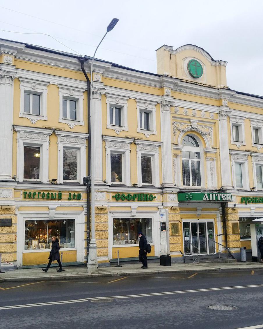 Столичные власти продлили пилотный проект, позволяющий получать выписанные льготные лекарства в коммерческих аптеках