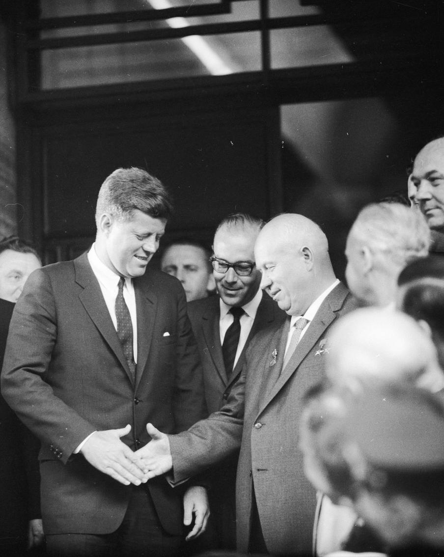 Новый чат-бот даёт возможность ощутить себя политиком и попробовать предотвратить ядерную войну