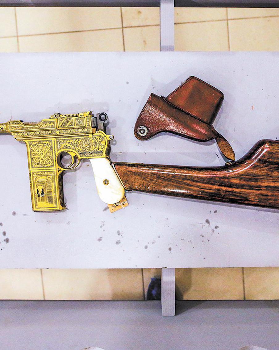 Уникальный калаш, винтовка Громыко и презент от Сталина. Репортёр Metro увидел настоящие военные реликвии