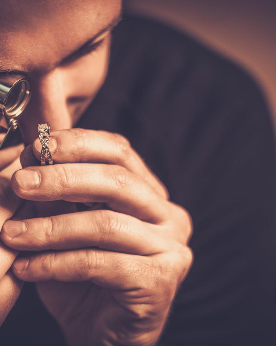 Лучшие друзья – бриллианты: российские мужчины стали реже дарить избранницам ювелирку