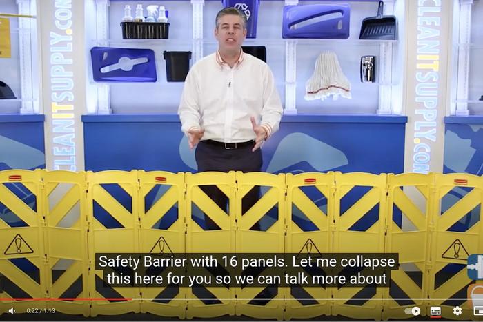 Оторвут с руками: в Британии продавцы ограждаются от покупателей заборами