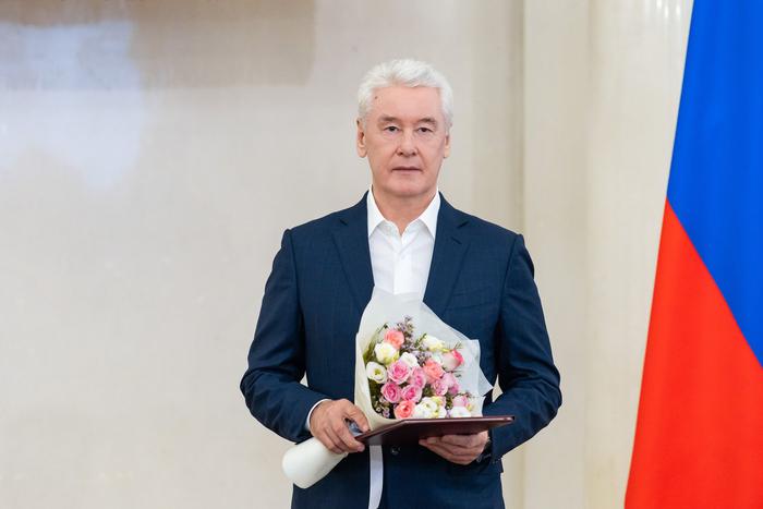 Сергей Собянин поздравил москвичей с Днём народного единства. Он напомнил историю праздника и сказал, что единение сегодня особенно важно