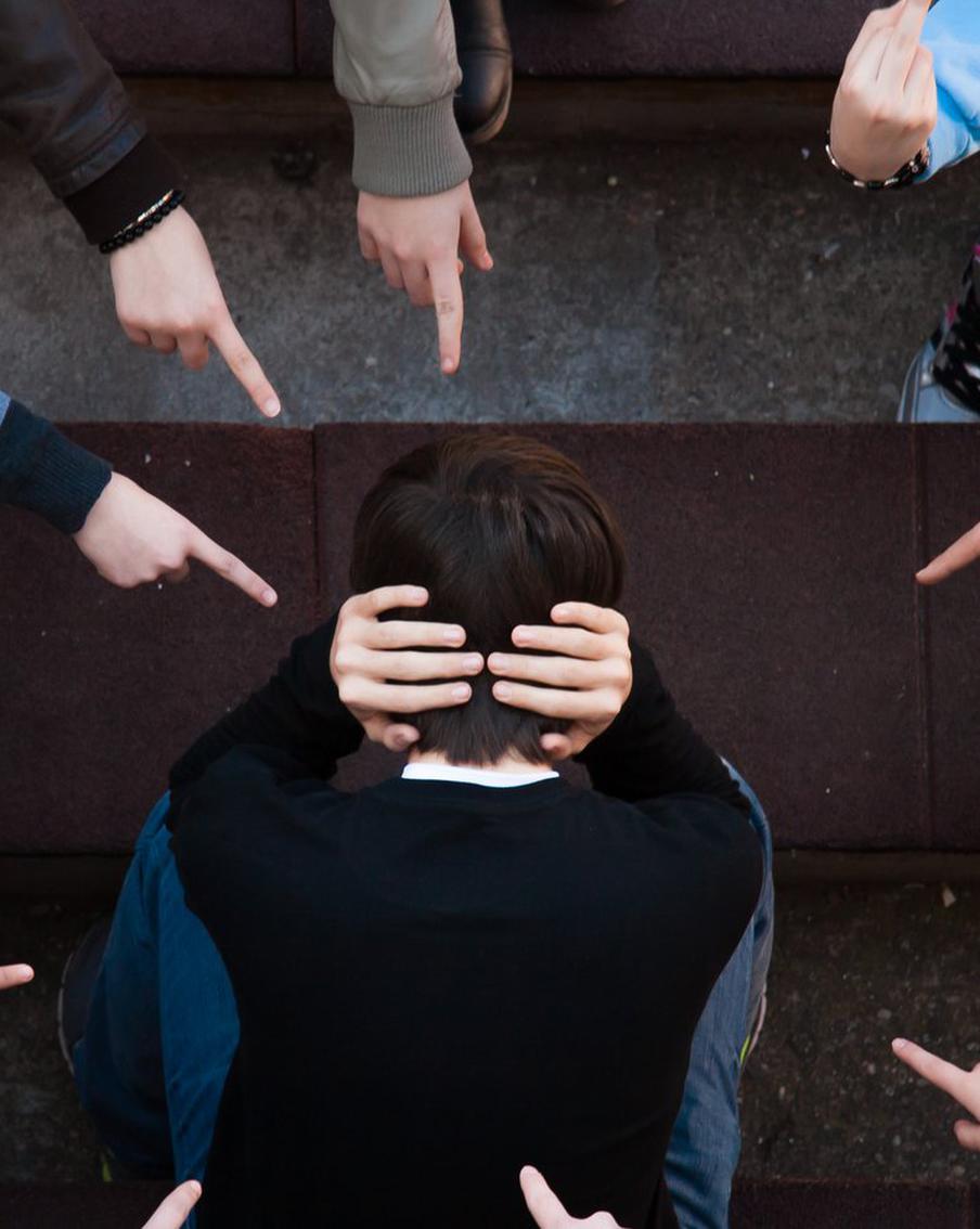 Травля в школе может довести до ручки. Почему тема буллинга для России до сих пор актуальна