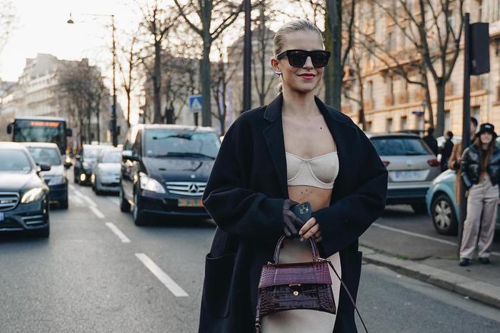 Антитренды 2022 года: каким вещам больше не место в вашем шкафу