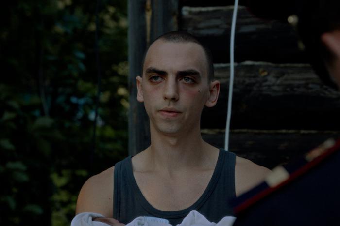 Наглые соседи даже в робком интеллигенте разбудят альфа-самца. Посмотрели драму "По-мужски"