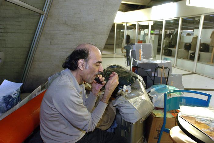 Не стало Мехрана Карими Нассери, который прожил в парижском аэропорту имени Шарля де Голля почти 18 лет