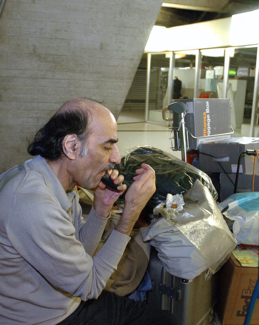 Не стало Мехрана Карими Нассери, который прожил в парижском аэропорту имени Шарля де Голля почти 18 лет