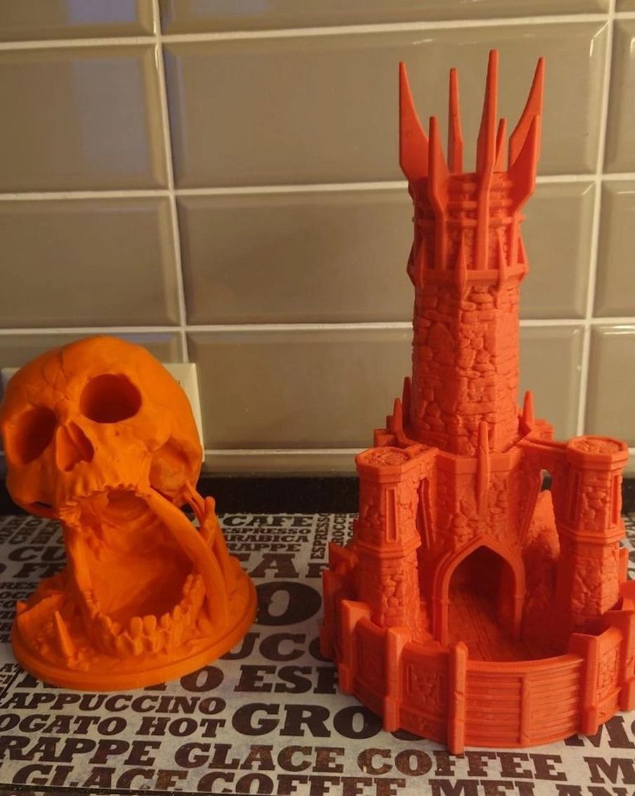 Кораблики, черепа и бутылки: что печатают москвичи?